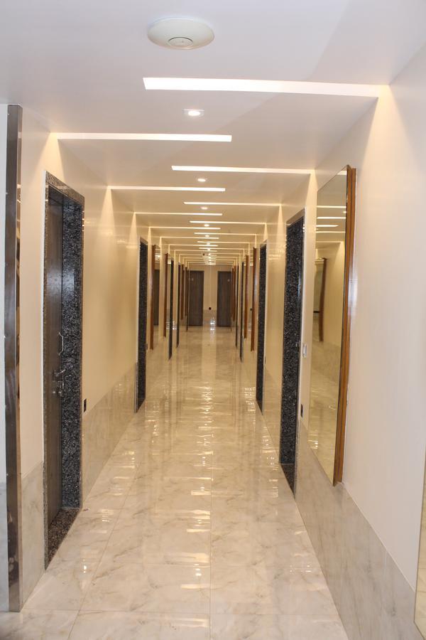 Embassy Hotel Surat Buitenkant foto