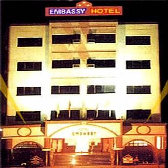 Embassy Hotel Surat Buitenkant foto