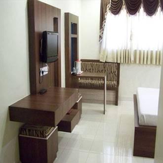 Embassy Hotel Surat Buitenkant foto