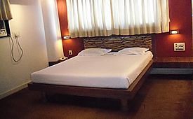 Embassy Hotel Surat Buitenkant foto